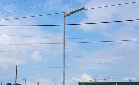 El proyecto de alumbrado público Leadray de 30 W está en marcha en una obra en Camboya.