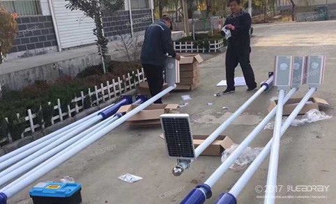 Se han instalado aproximadamente 650 farolas solares todo en uno de 12 W en una comunidad residencial.