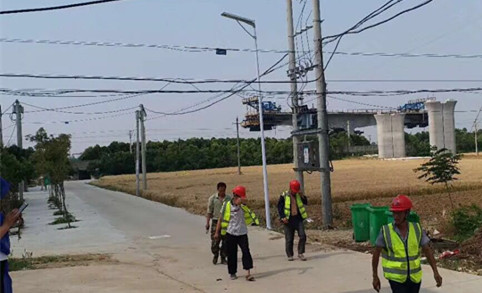 Los fabricantes chinos de alumbrado público solar LED todo en uno de 20 W son profesionales en la producción y venta de luz solar integrada.