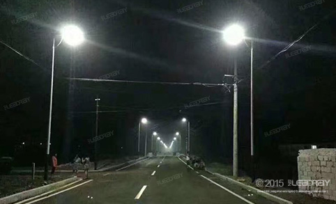 Farolas solares inalámbricas inteligentes de 60 vatios para carreteras rurales
