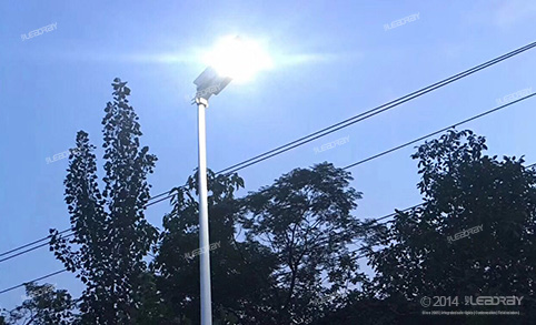 Se han instalado fácilmente farolas personalizadas todo en uno en Philippine Village Road