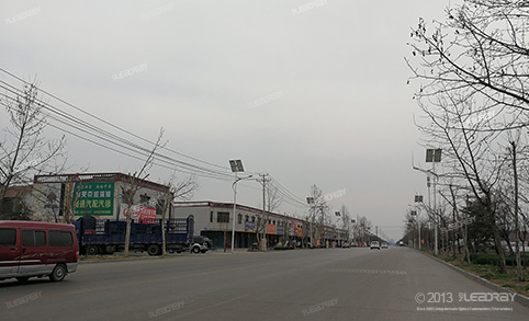 Farola solar dividida de 30 W para calles principales urbanas