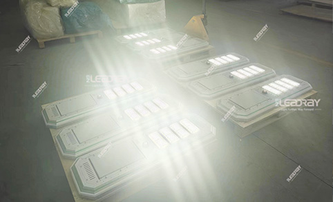43 farolas solares para iluminación rural comunitaria, ingeniería de iluminación, instalación en obra.