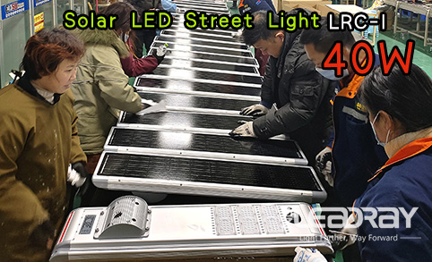 Luces de calle solares LED de 40 W integradas, giratorias, impermeables, inalámbricas y con sensor de movimiento para exteriores.