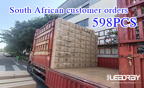 598 unidades de farolas solares LED inteligentes integradas de 60 W y 100 W, 36 V, resistentes al agua, enviadas a clientes de Sudáfrica.