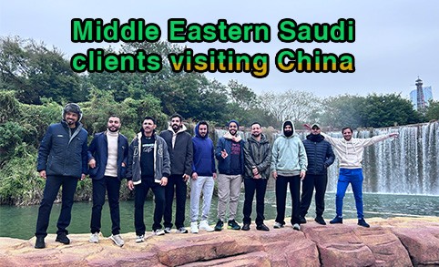 Clientes saudíes de Oriente Medio que visitan China