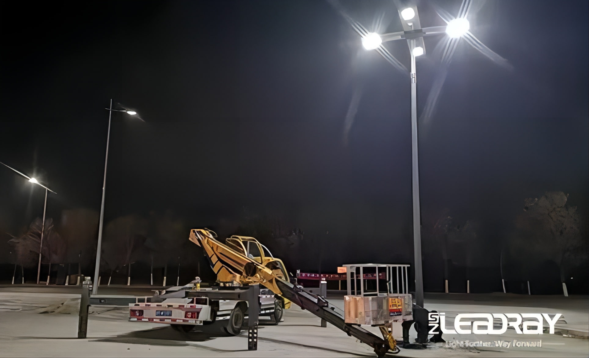 Farolas solares integradas Leadray en Light Middle East 2023 en Roadway