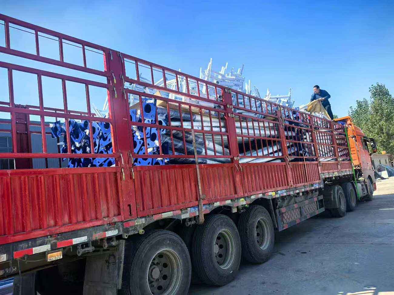 High-lumen solar street lamp