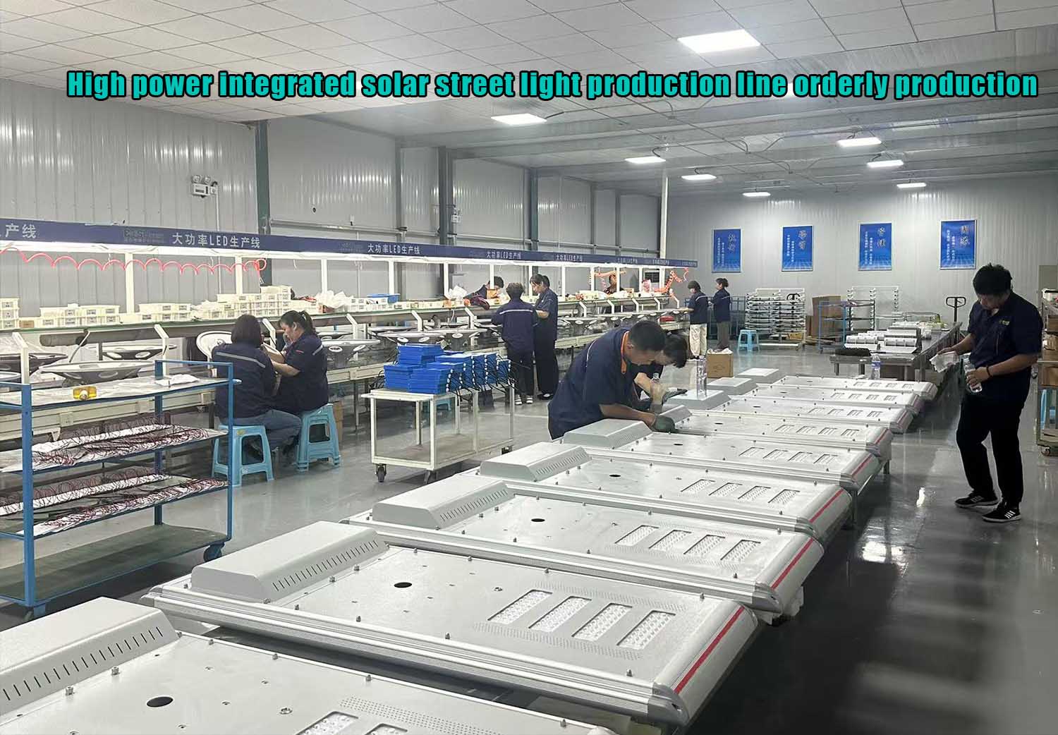 Línea de producción de farolas solares integradas de alta potencia, producción ordenada